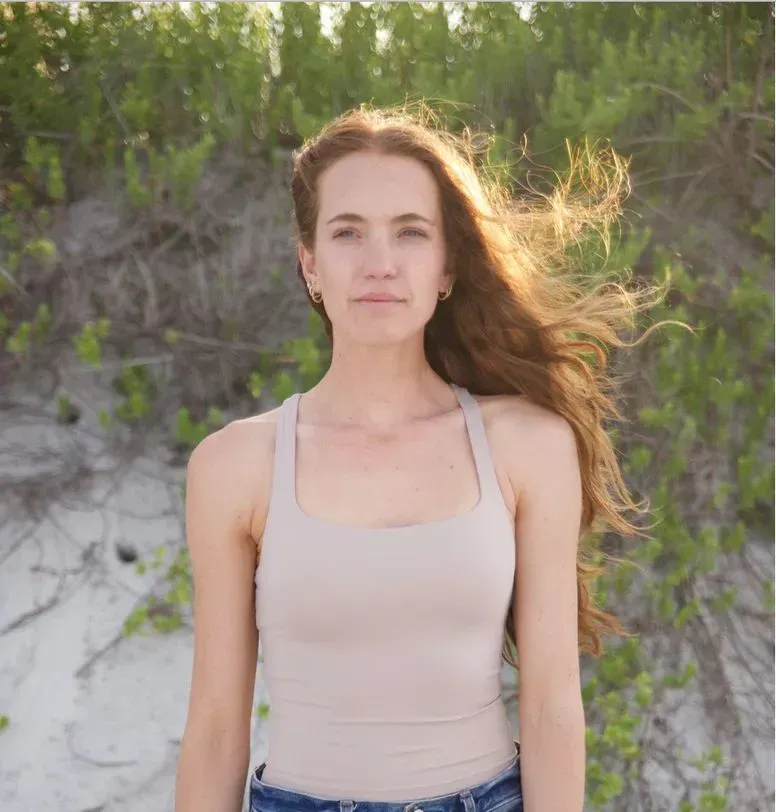 Dapplebay Tulum sporttop nude met cups square neck